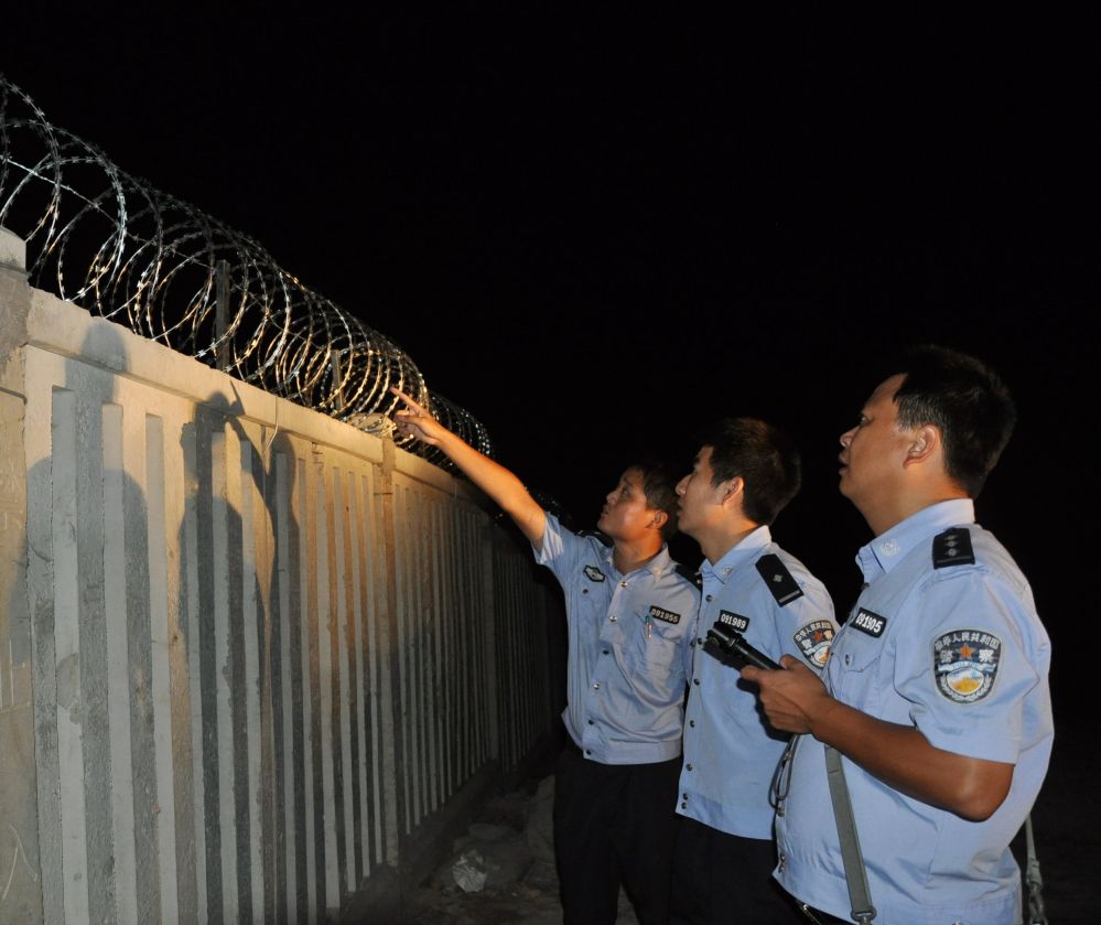 鐵路防護柵欄用刀刺滾籠圖片3